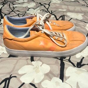 Vintage low-top Converse tennis shoes!